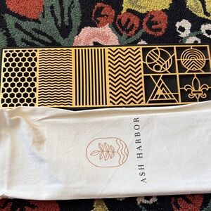 Ash Harbor Gold and Black Clear Ice Cube Maker Design Tray - Ice Molds